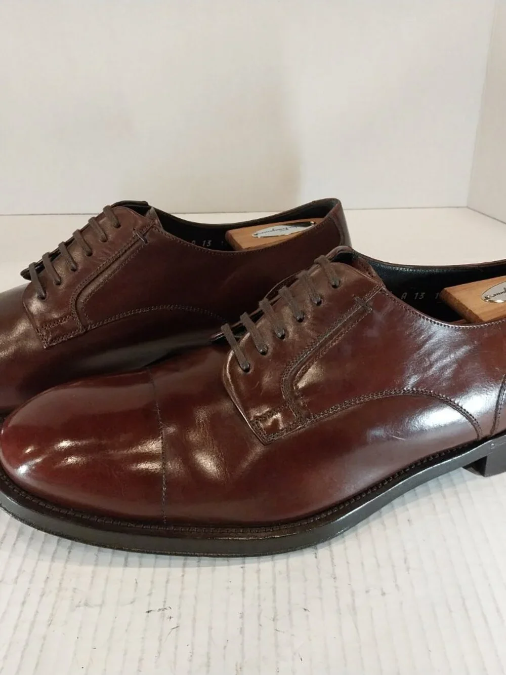 SALVATORE FERRAGAMO men's (SAVE $750) size 10.5 EE brown Derby.